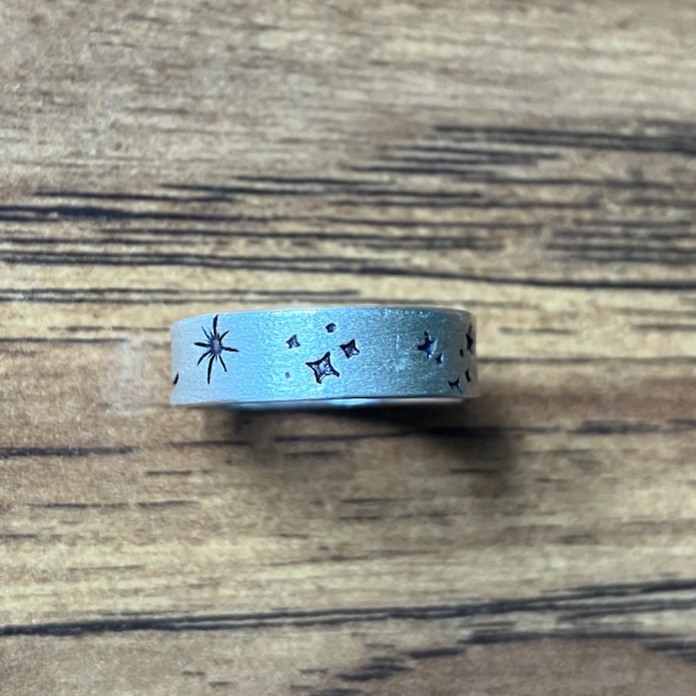 Sterling silver ring with star pattern, size 7.5